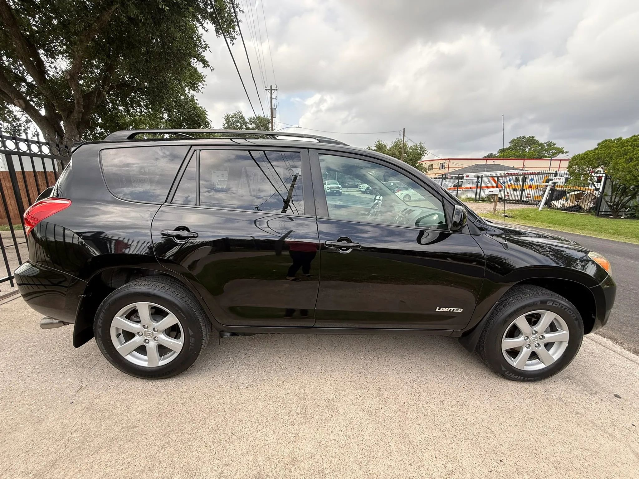 Used 2007 Toyota RAV4 Limited FWD image 8