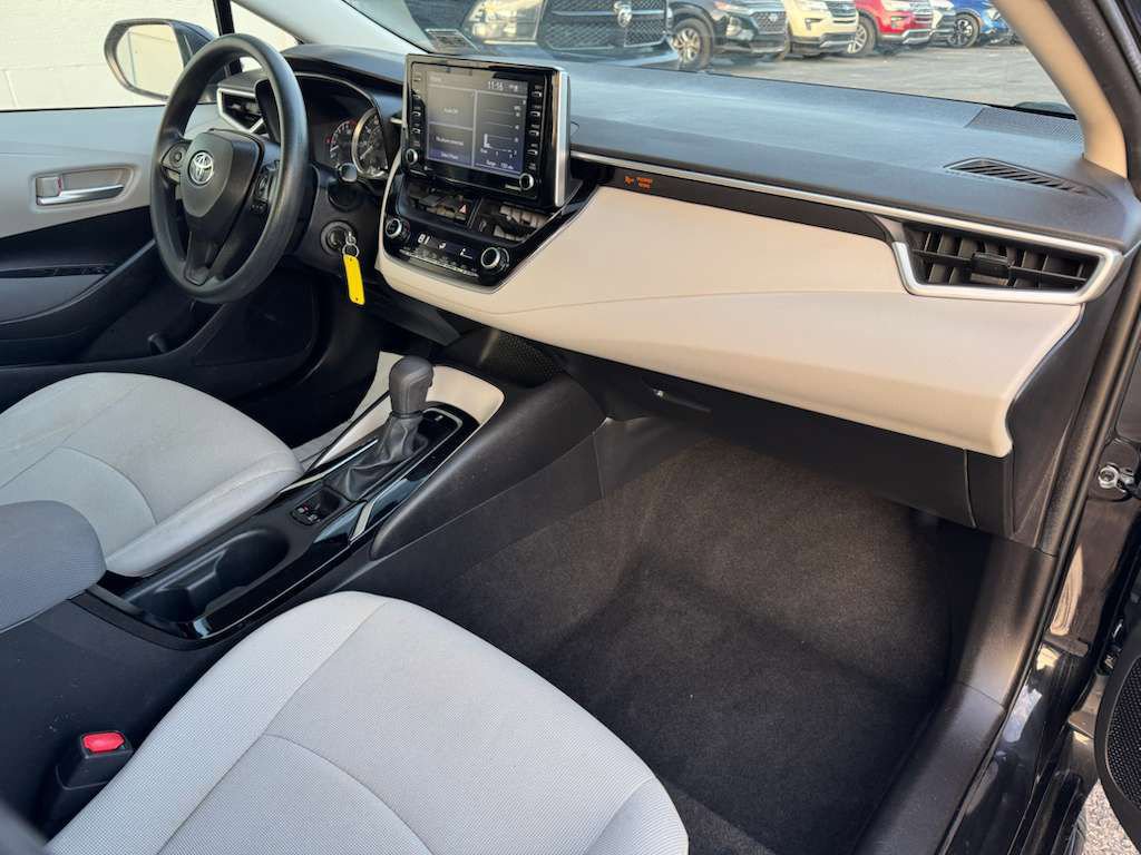 Used 2021 Toyota Corolla LE w/ Carpet Mat Package (TMS) image 16