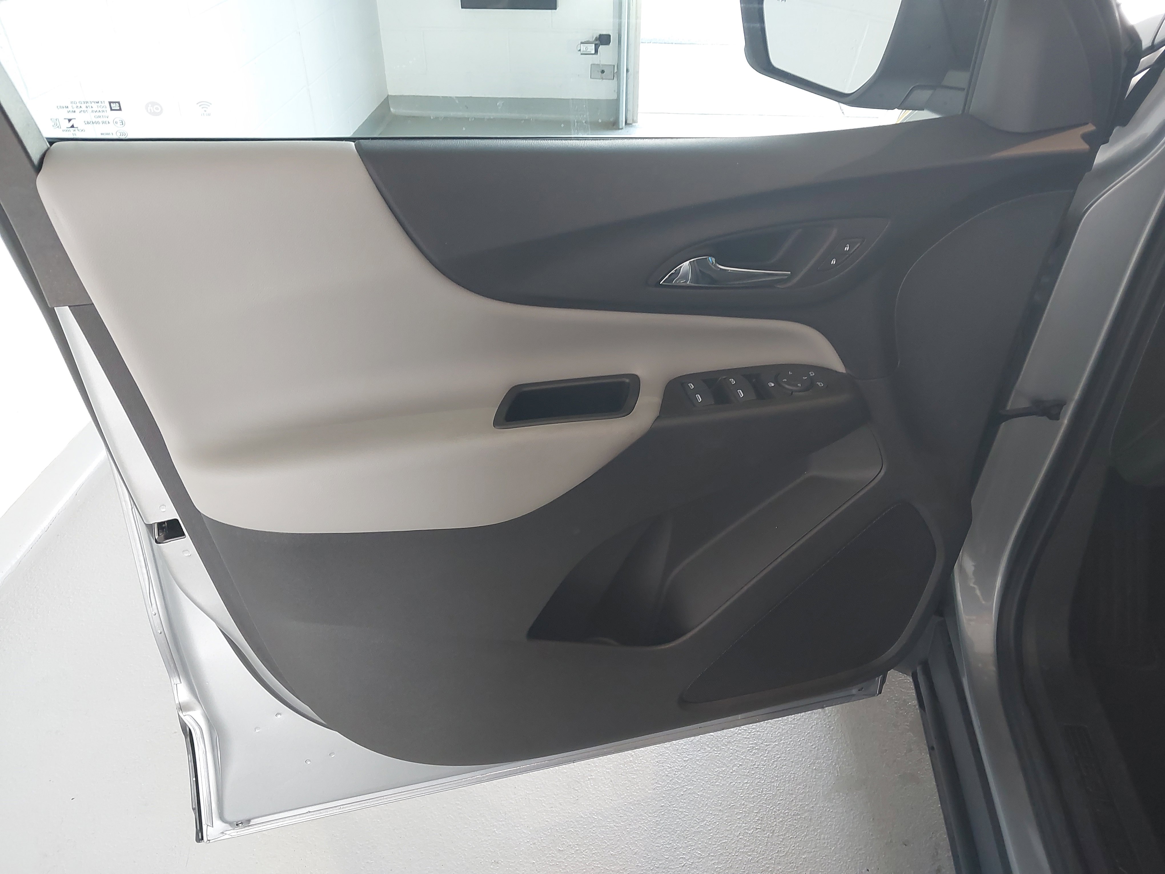 Used 2023 Chevrolet Equinox LS w/ LS Convenience Package image 25