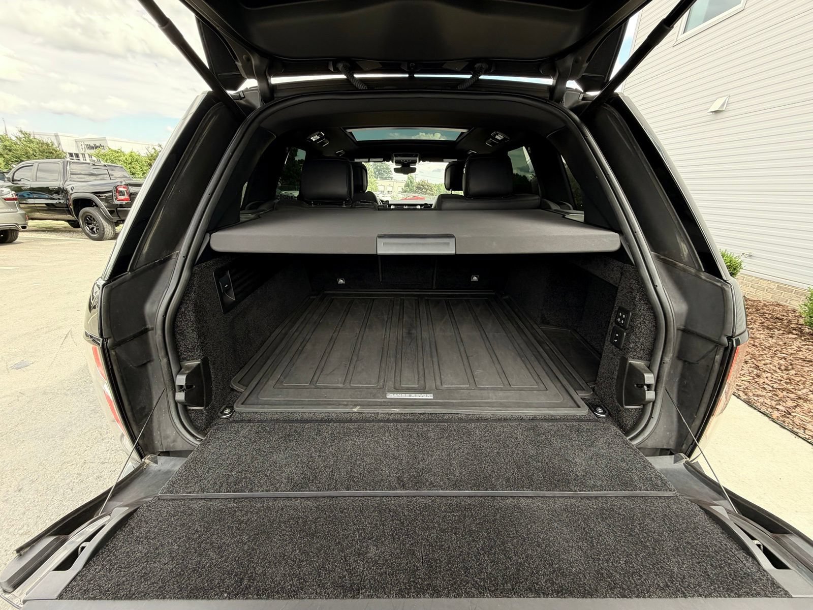 Used 2018 Land Rover Range Rover Supercharged AWD/4WD image 47