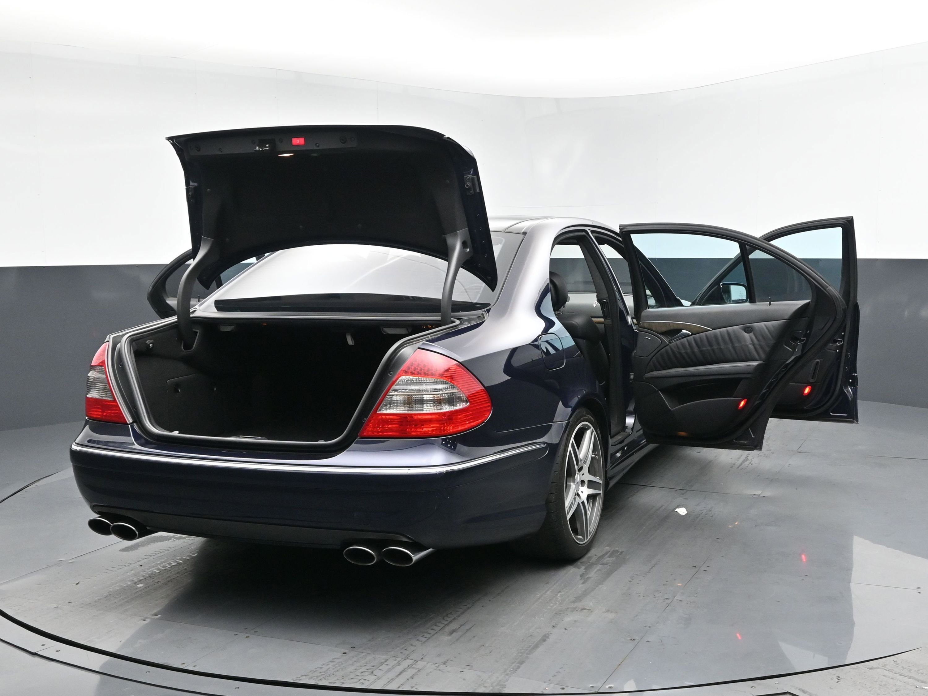 Used 2008 Mercedes-Benz E 63 AMG Sedan image 31