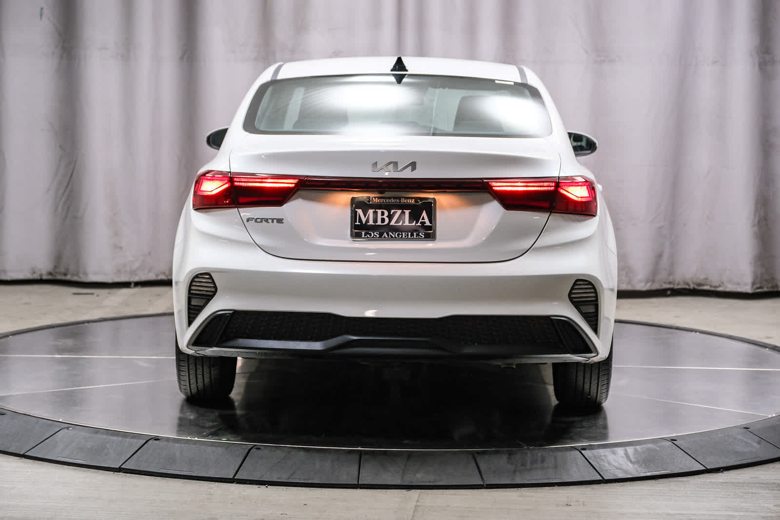 Used 2023 Kia Forte LXS FWD image 3