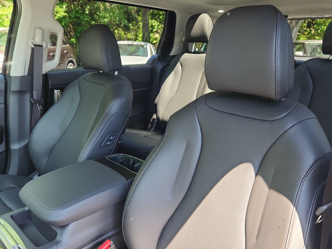 New 2026 Kia Carnival SX w/ SX Dark Edition Package FWD image 21