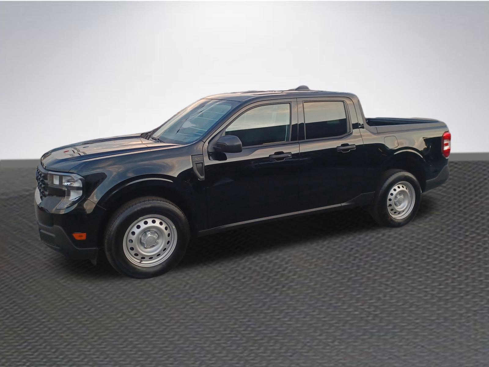 New 2025 Ford Maverick XL image 2