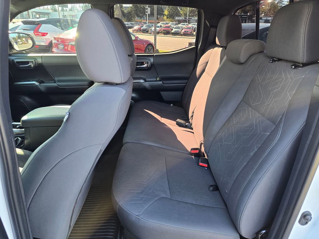 Used 2017 Toyota Tacoma TRD Sport w/ Tow Package (A/T) AWD/4WD image 34