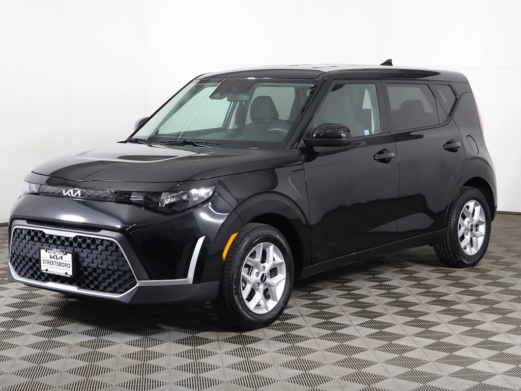 Used 2025 Kia Soul LX w/ LX Technology Package FWD image 7