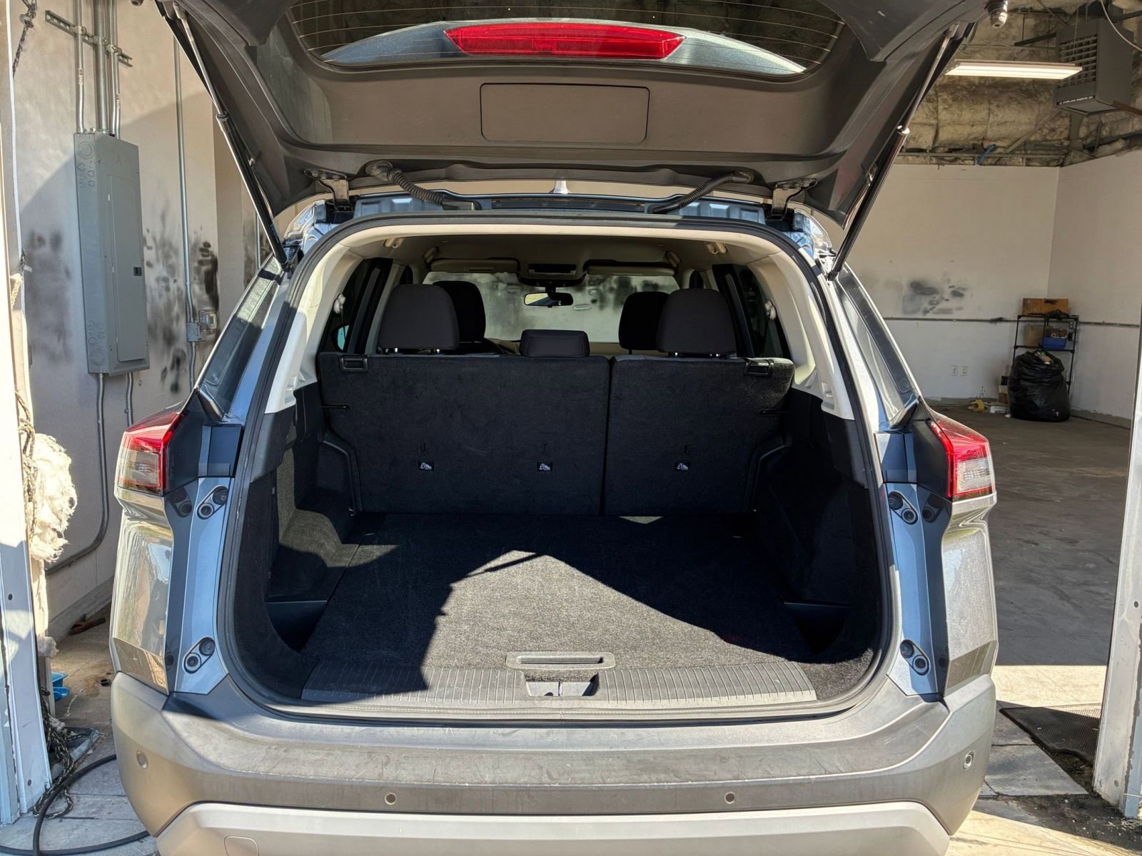 Used 2023 Nissan Rogue SV image 32