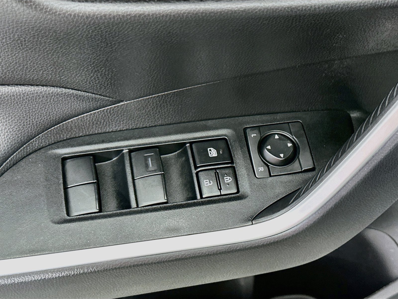Used 2025 Toyota RAV4 LE AWD/4WD image 19