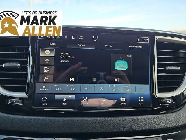 Used 2023 Chrysler Pacifica Touring-L FWD image 13