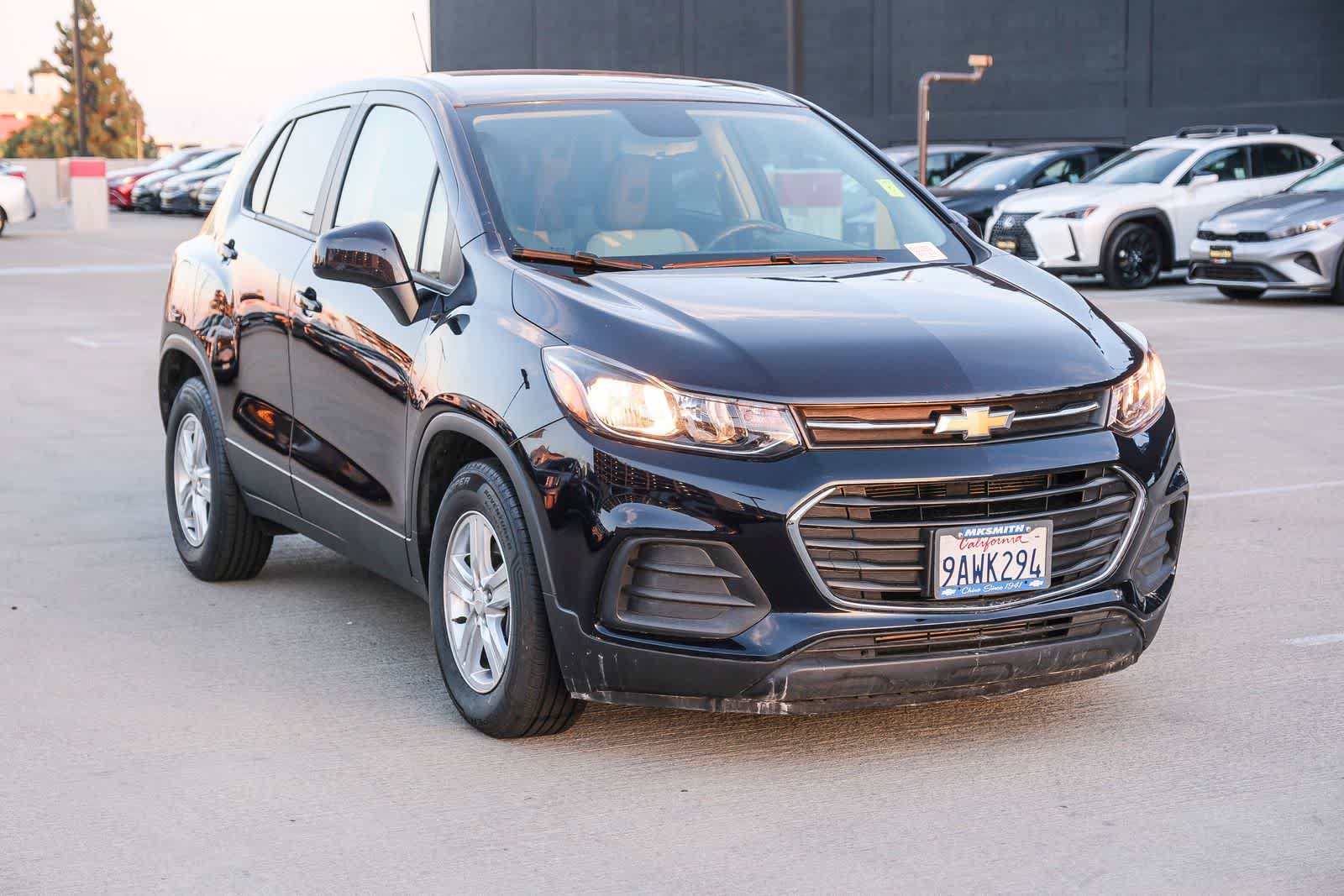 Used 2022 Chevrolet Trax LS w/ Tint and Cruise Package FWD image 3