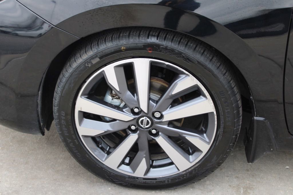 Used 2020 Nissan Versa SR image 11