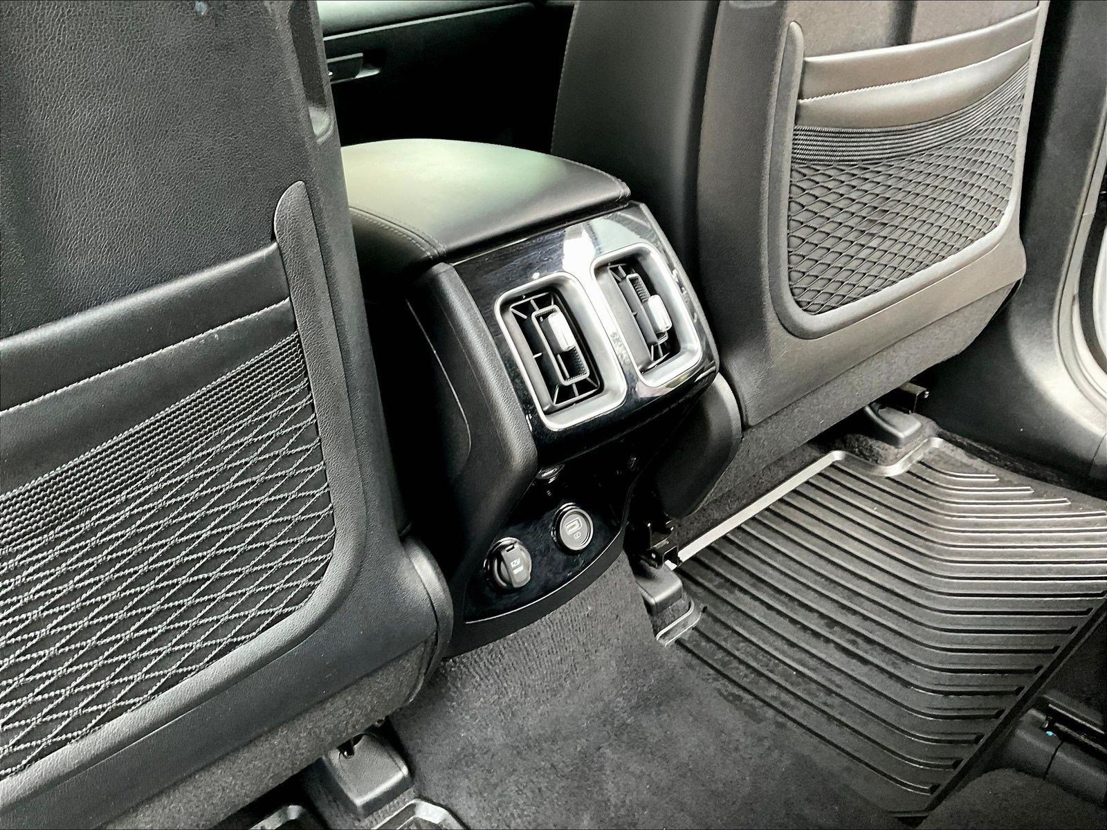 Used 2023 Kia Sorento SX AWD/4WD image 10