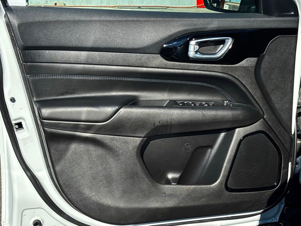 Used 2025 Jeep Compass Latitude w/ Convenience Group image 17