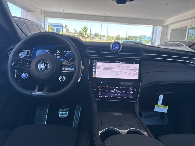 New 2025 Maserati Grecale Modena image 12