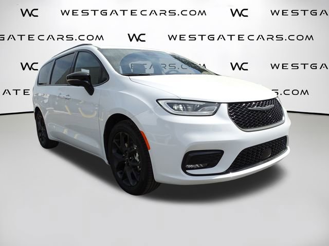 New 2024 Chrysler Pacifica Limited w/ S Appearance Package