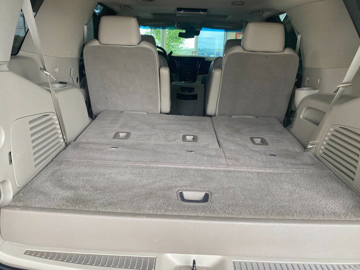 Used 2019 Cadillac Escalade Premium Luxury AWD/4WD image 16