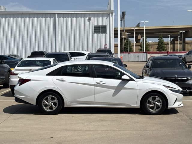 Used 2021 Hyundai Elantra SE FWD image 3