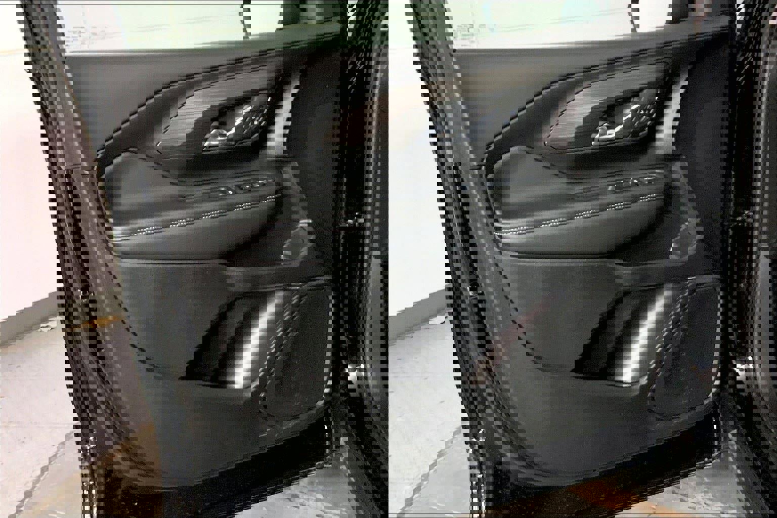 Used 2024 GMC Terrain SLE image 25