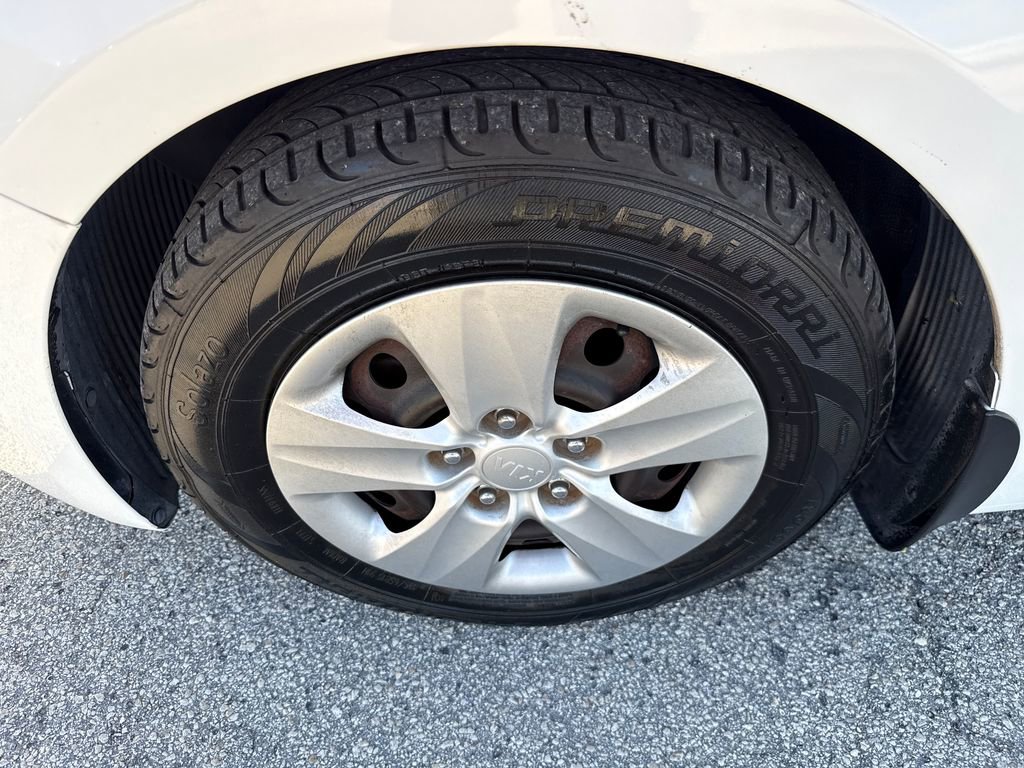 Used 2017 Kia Forte LX image 10