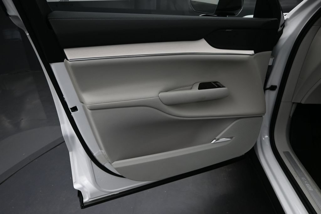 New 2026 Volvo EX90 Plus AWD/4WD image 9