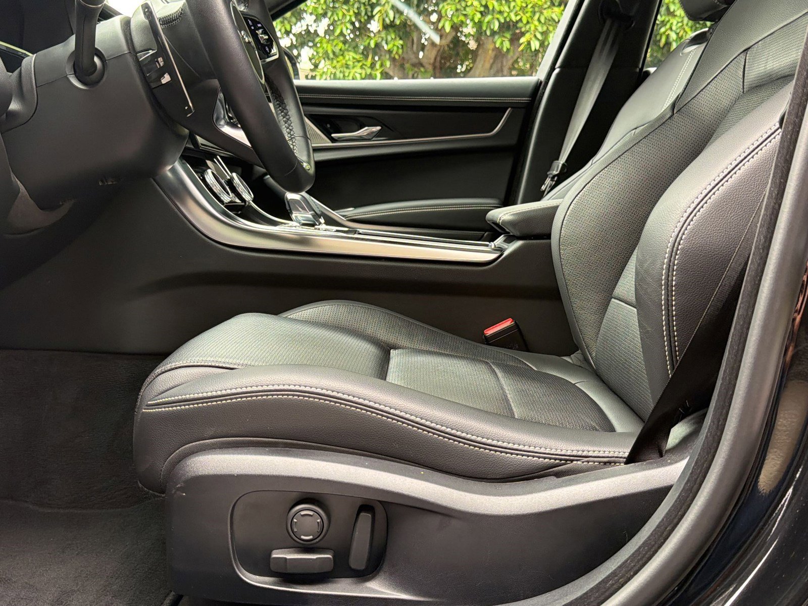 Used 2024 Jaguar XF R-Dynamic SE image 22