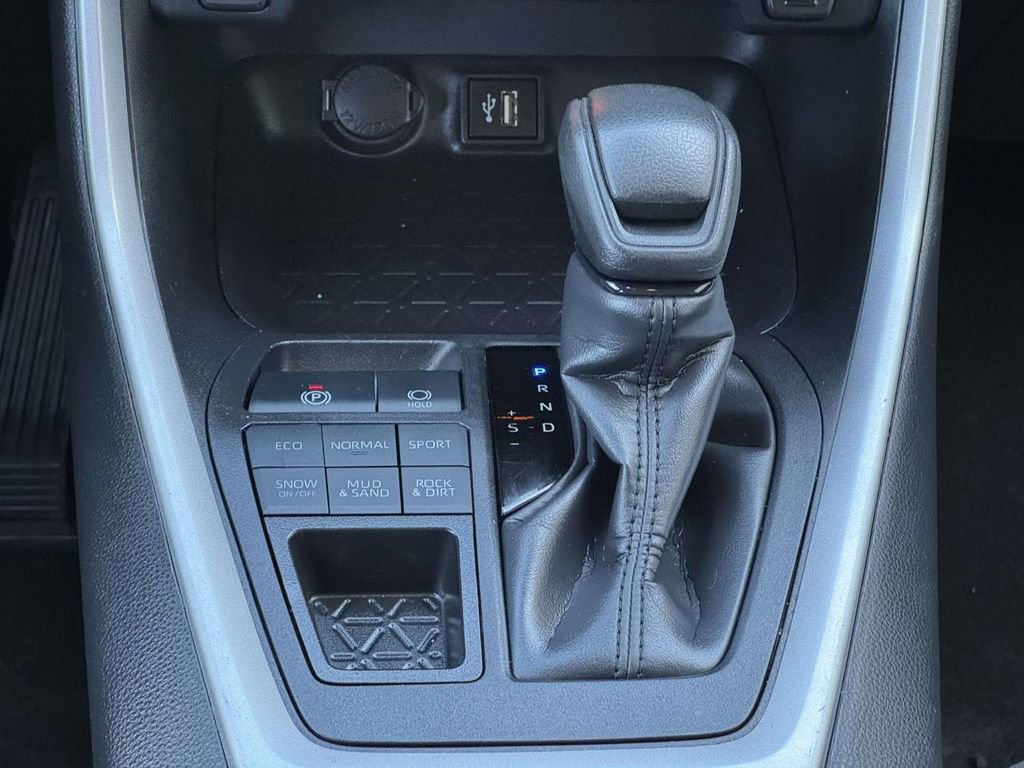 Used 2024 Toyota RAV4 XLE AWD/4WD image 6