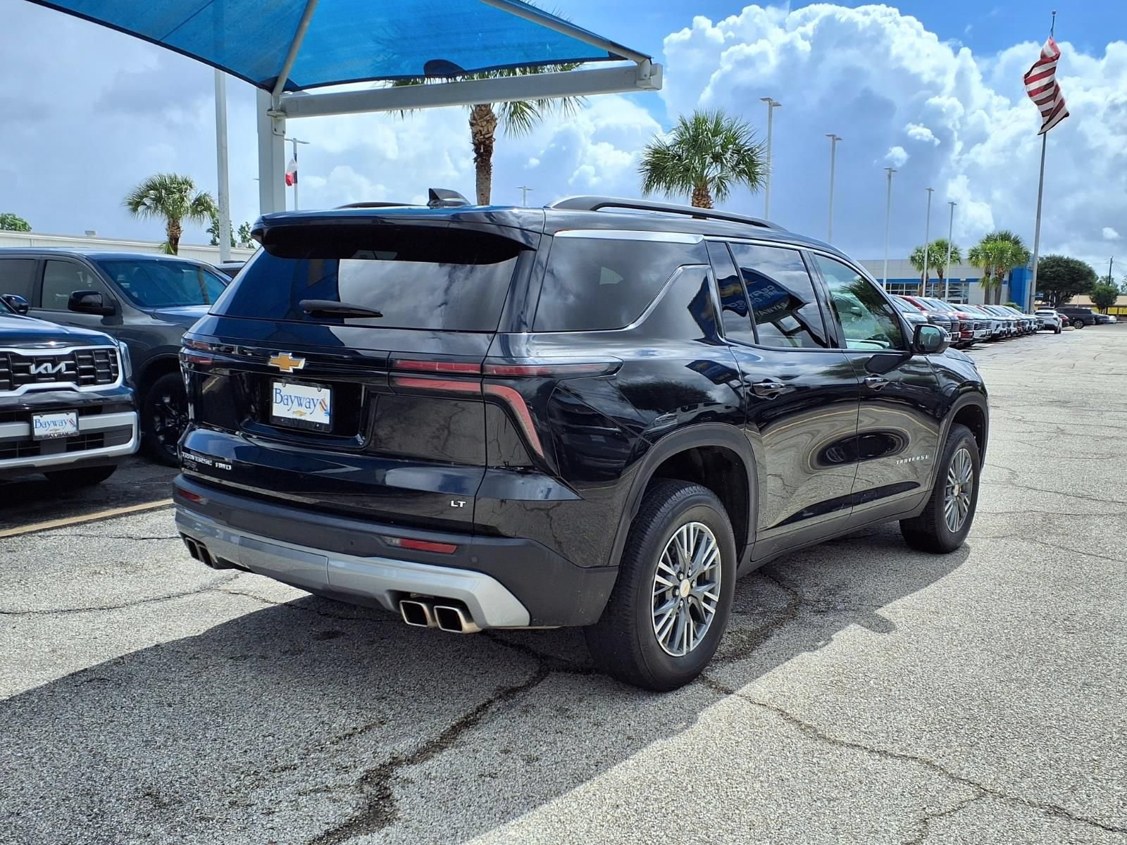 Used 2024 Chevrolet Traverse LT AWD/4WD image 2