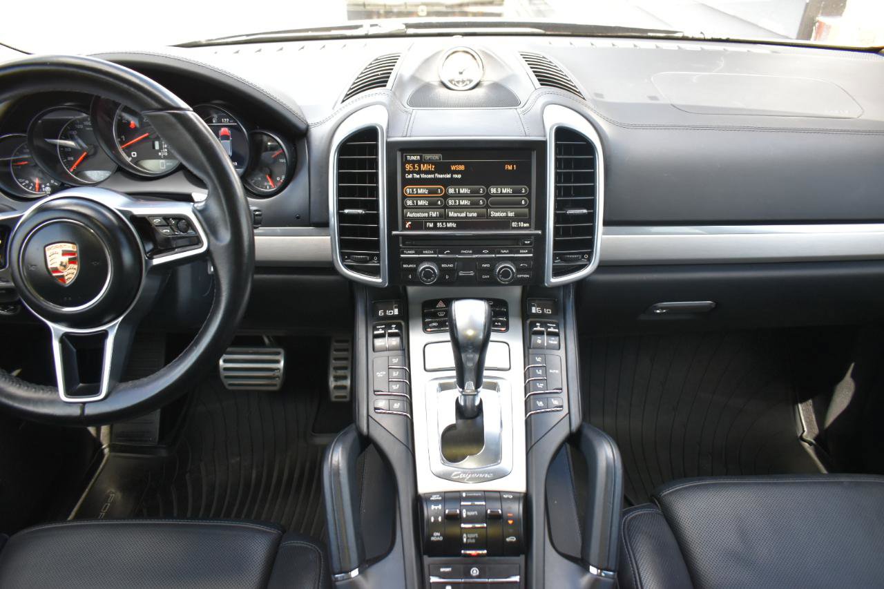 Used 2015 Porsche Cayenne Turbo AWD/4WD image 19