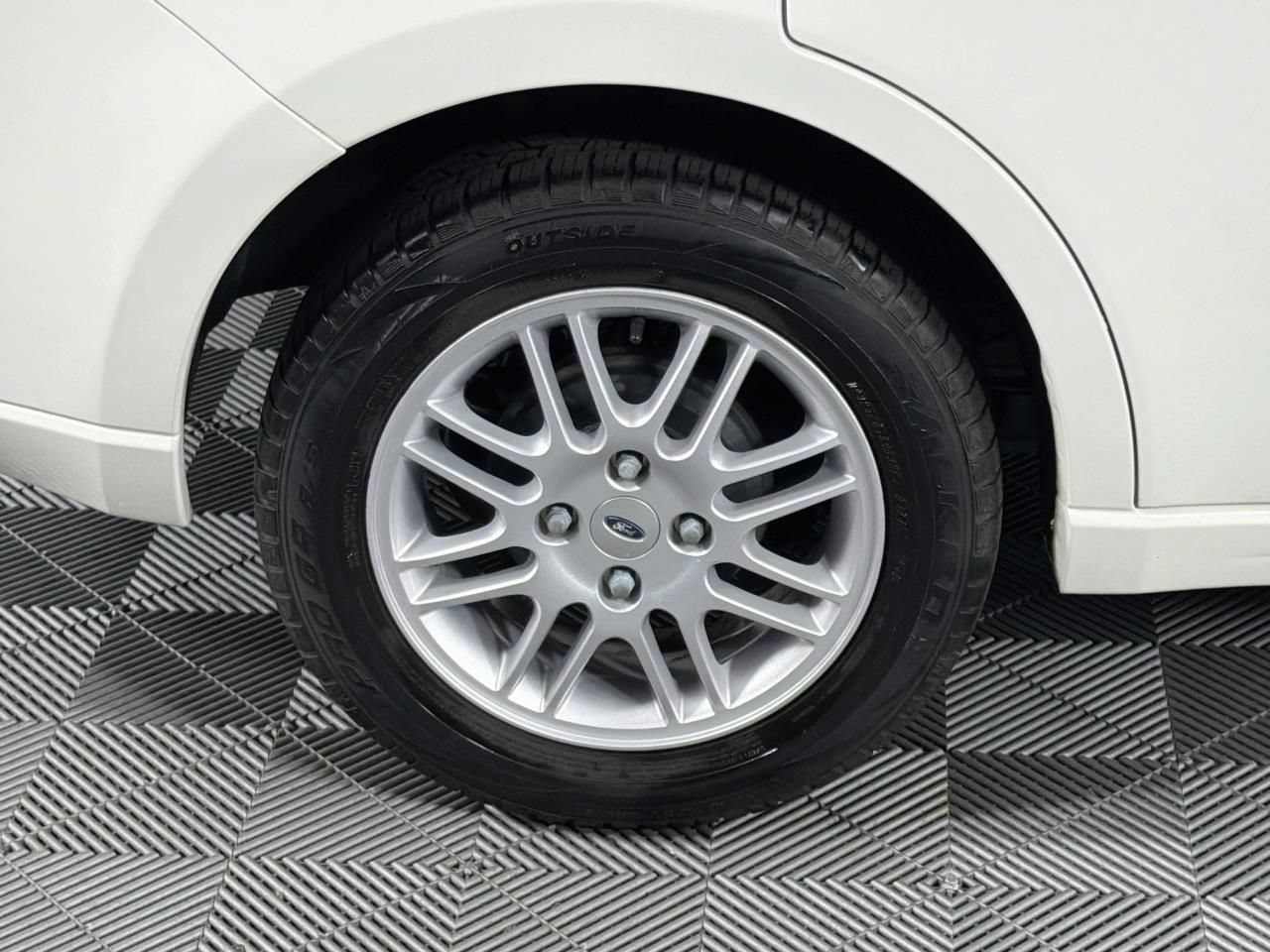 Used 2010 Ford Focus SE FWD image 28