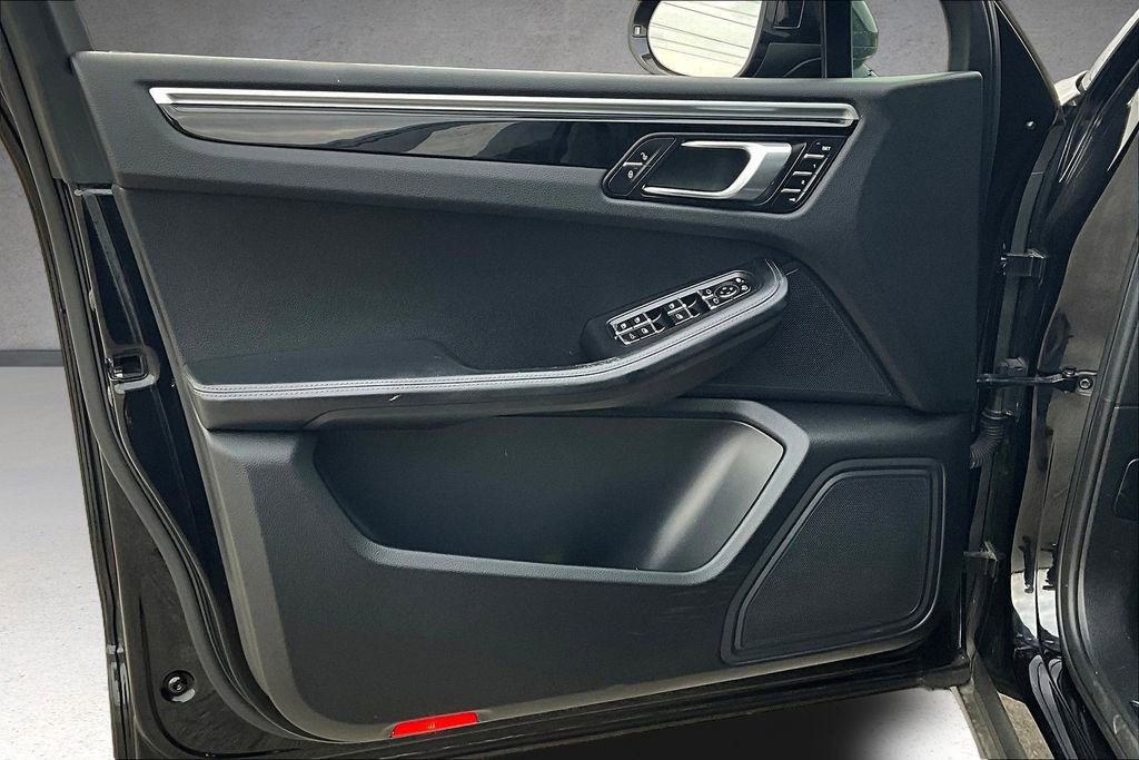 Used 2018 Porsche Macan AWD/4WD image 21