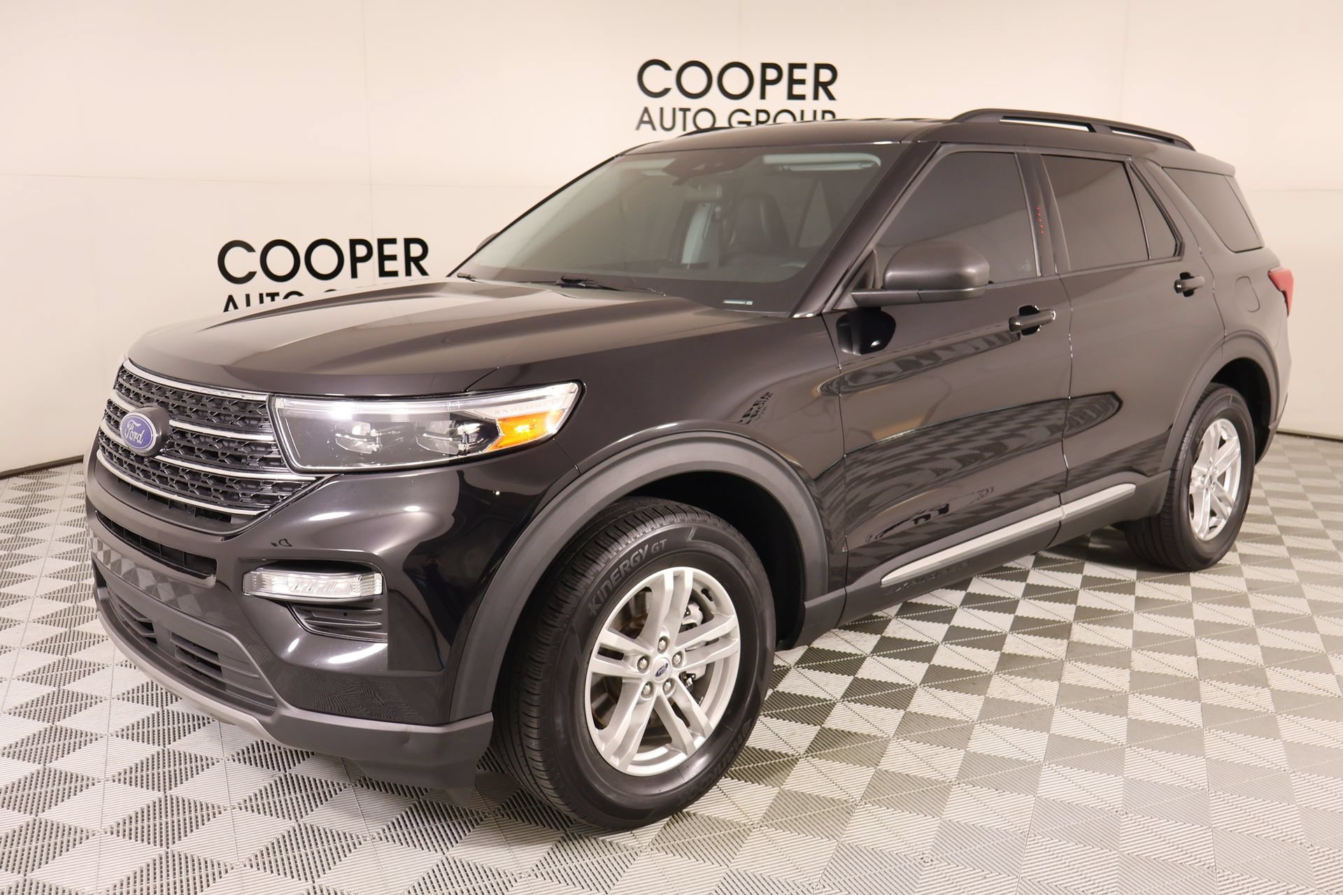 Used 2023 Ford Explorer XLT w/ Equipment Group 202A AWD/4WD image 10