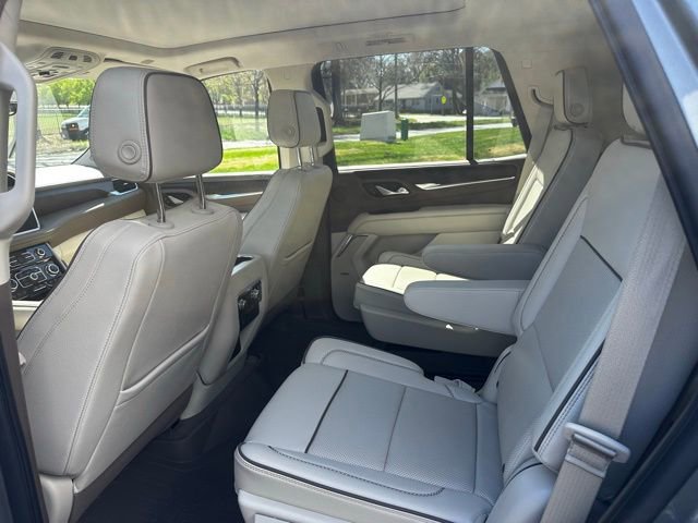 Used 2022 GMC Yukon Denali w/ Denali Premium Package image 10