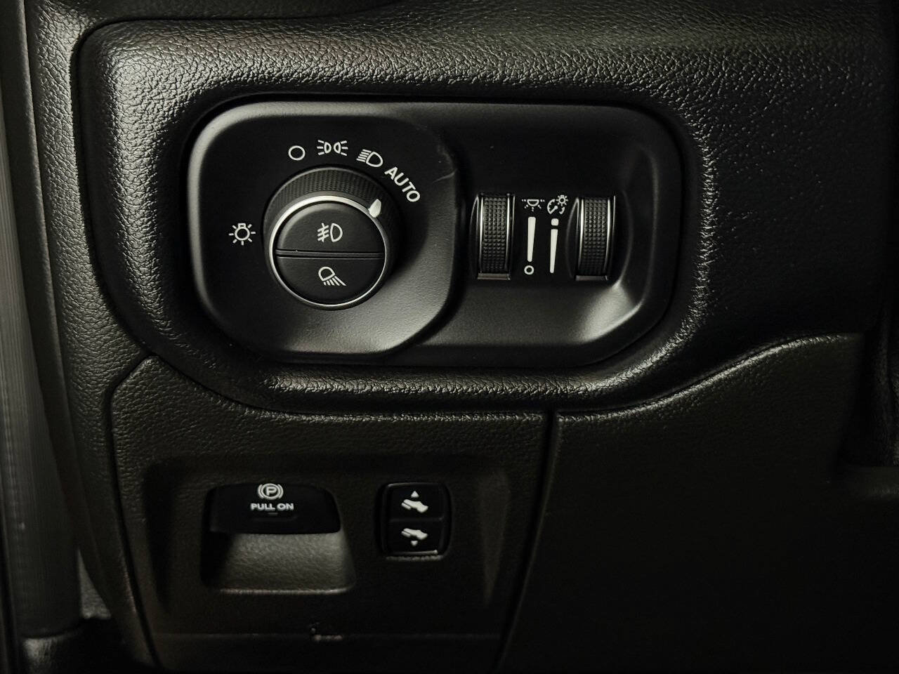 Used 2019 RAM 1500 Rebel w/ Rebel Level 2 Equipment Group AWD/4WD image 72