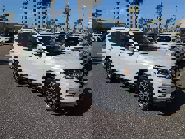 Used 2017 Nissan Rogue SL w/ SL Premium Package image 2