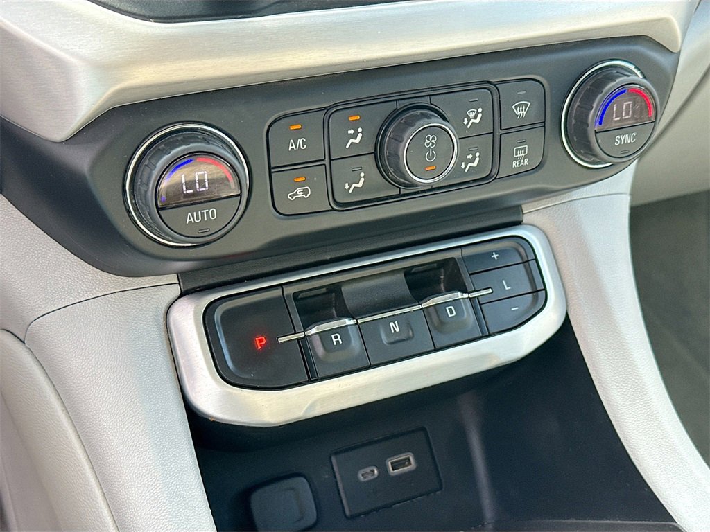 Used 2021 GMC Acadia SLE image 17