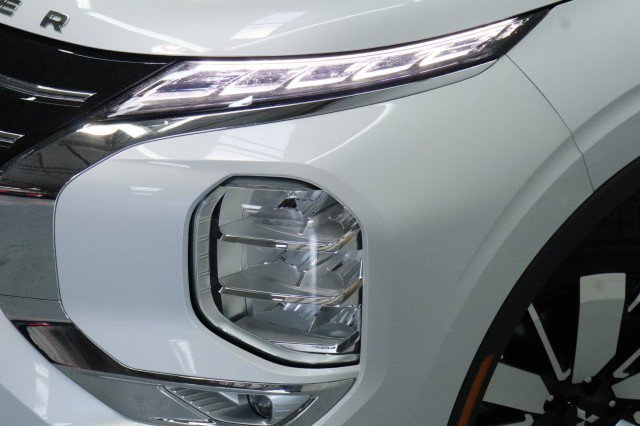 New 2026 Mitsubishi Outlander SE FWD image 2