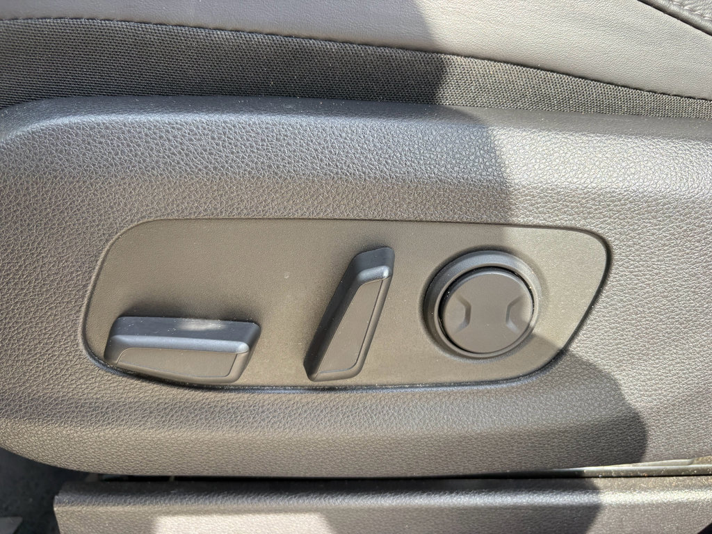 Used 2024 Kia Carnival LX image 22