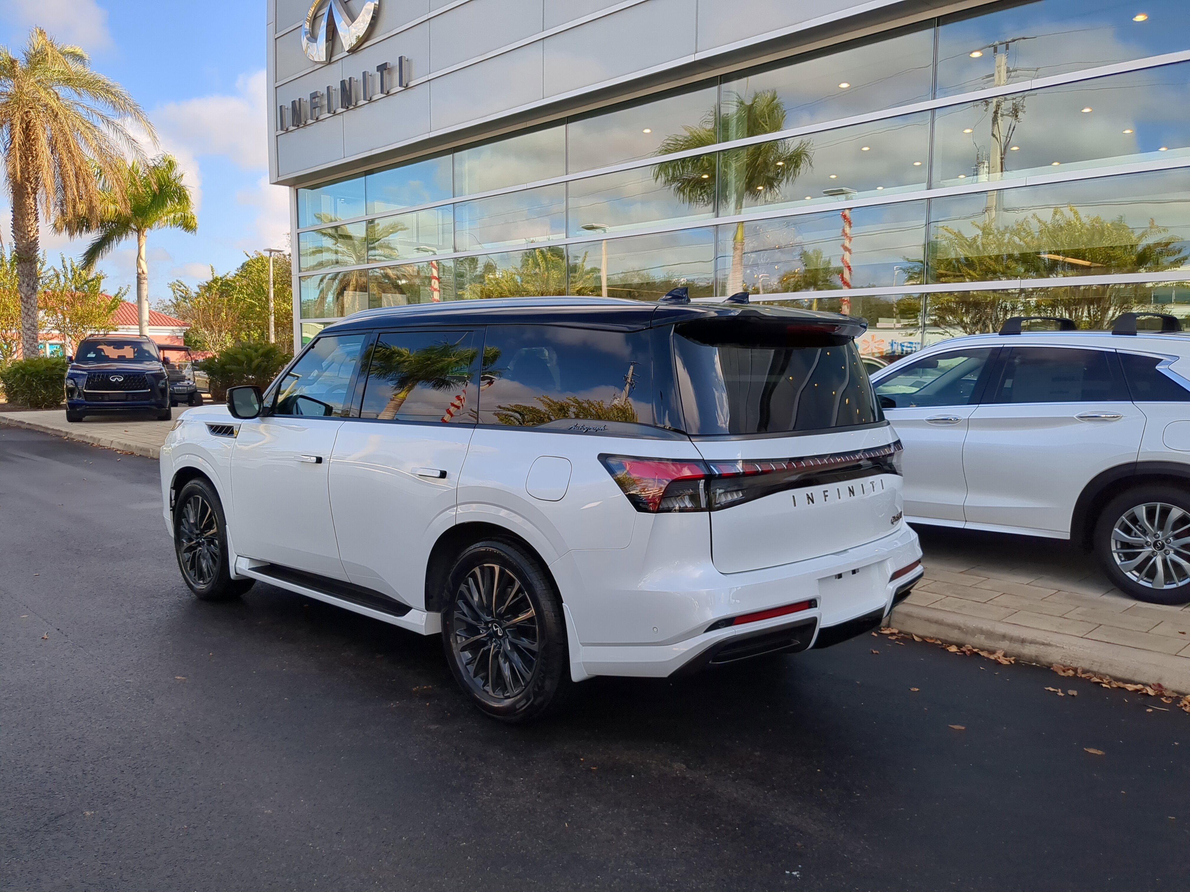 New 2026 INFINITI QX80 Autograph w/ Premium Cargo Package image 6