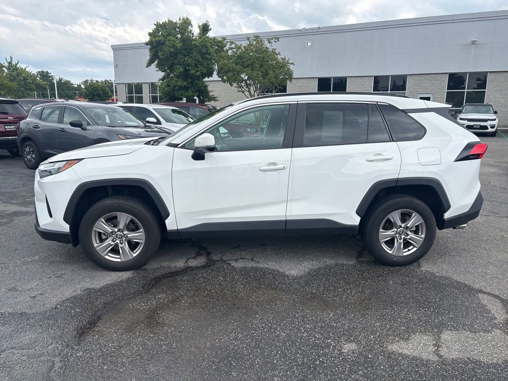 Used 2023 Toyota RAV4 XLE AWD/4WD image 3