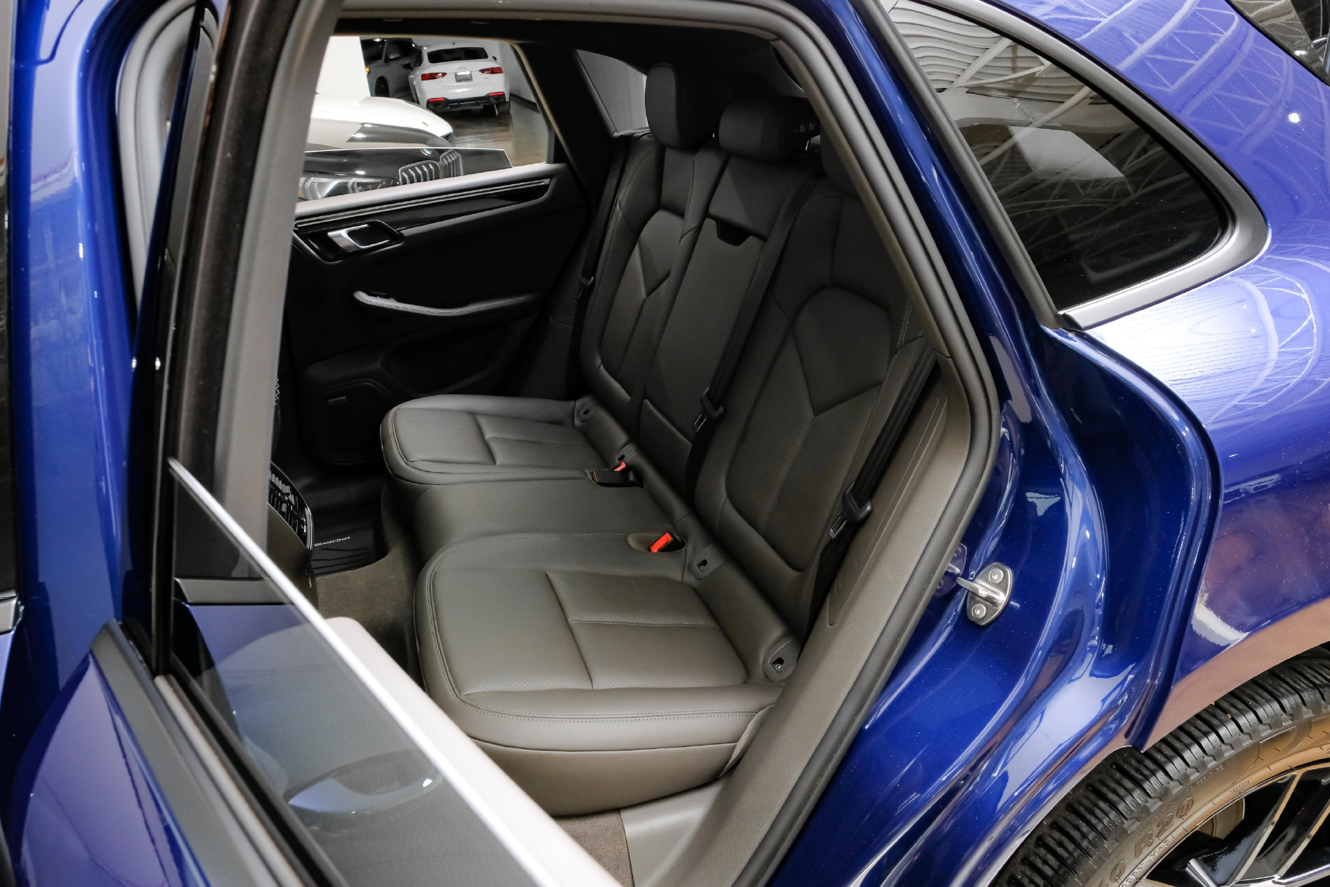 Used 2023 Porsche Macan Turbo AWD/4WD image 41