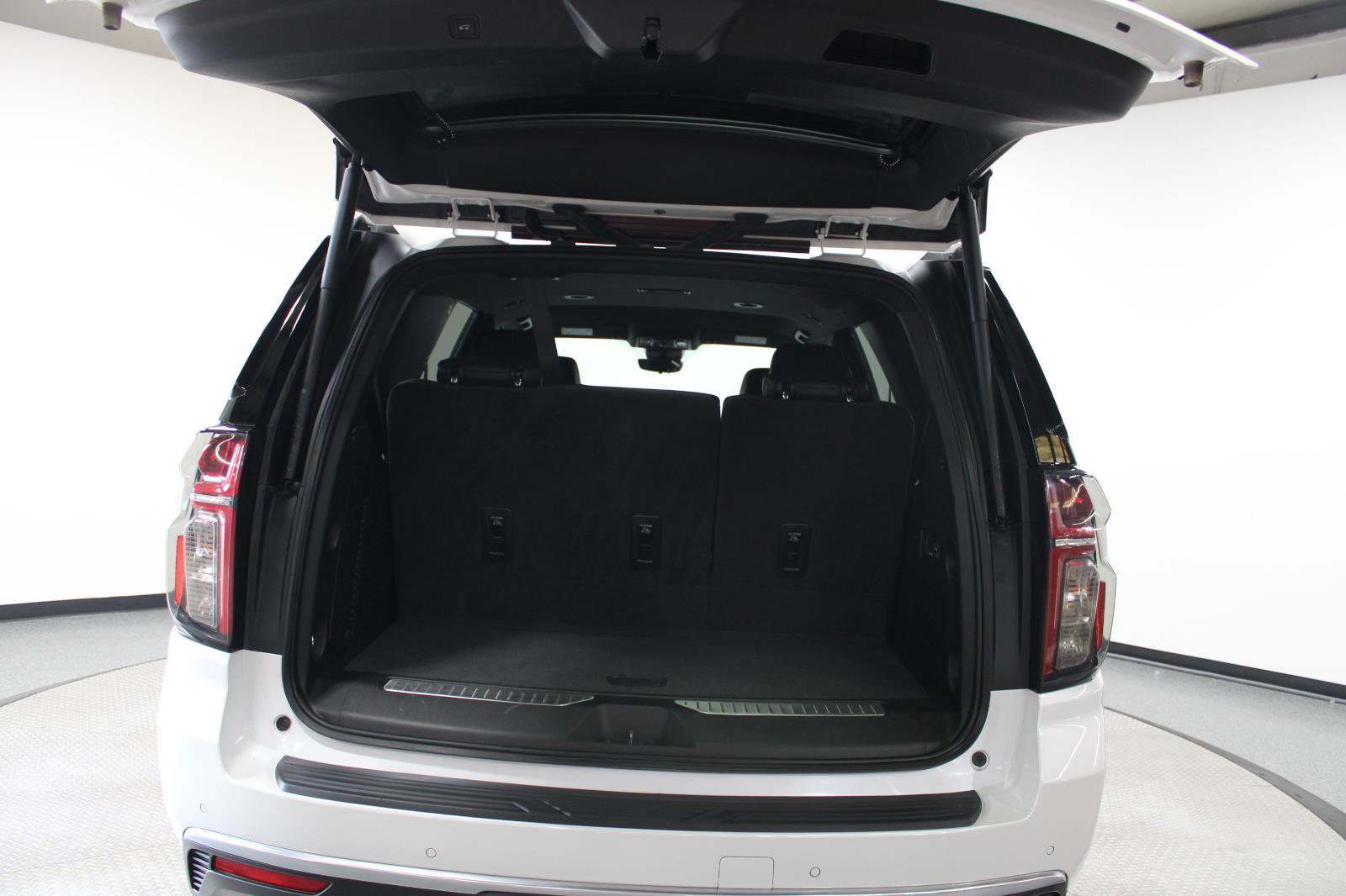 Used 2024 Chevrolet Tahoe High Country image 13