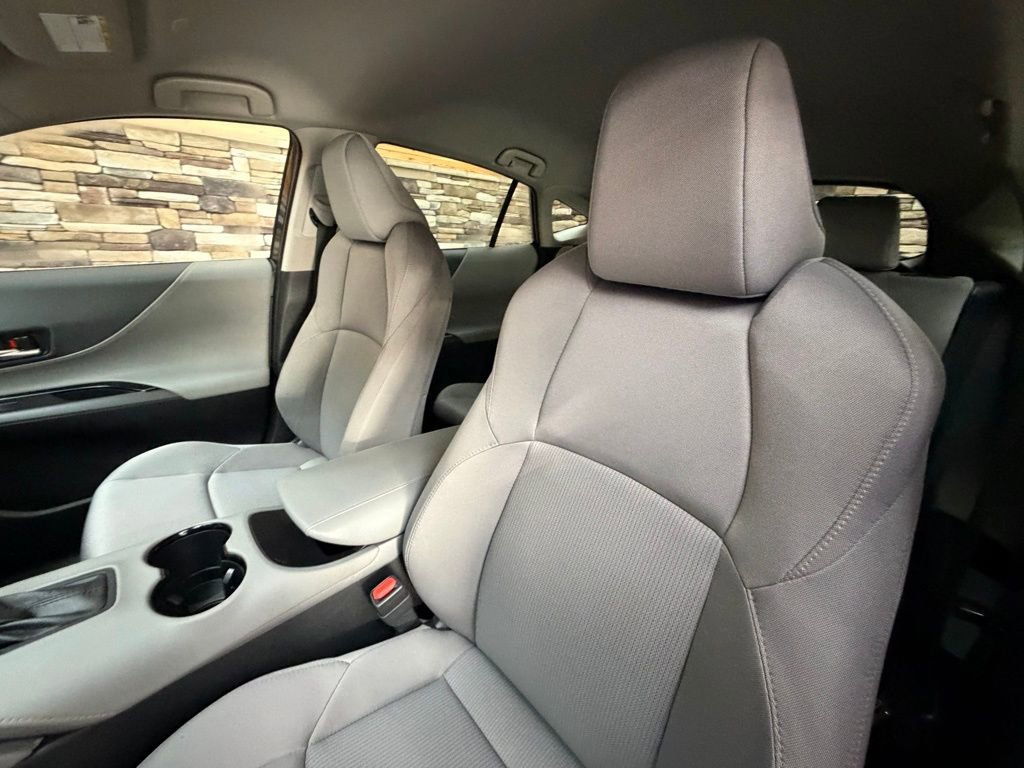 Used 2023 Toyota Venza LE image 12