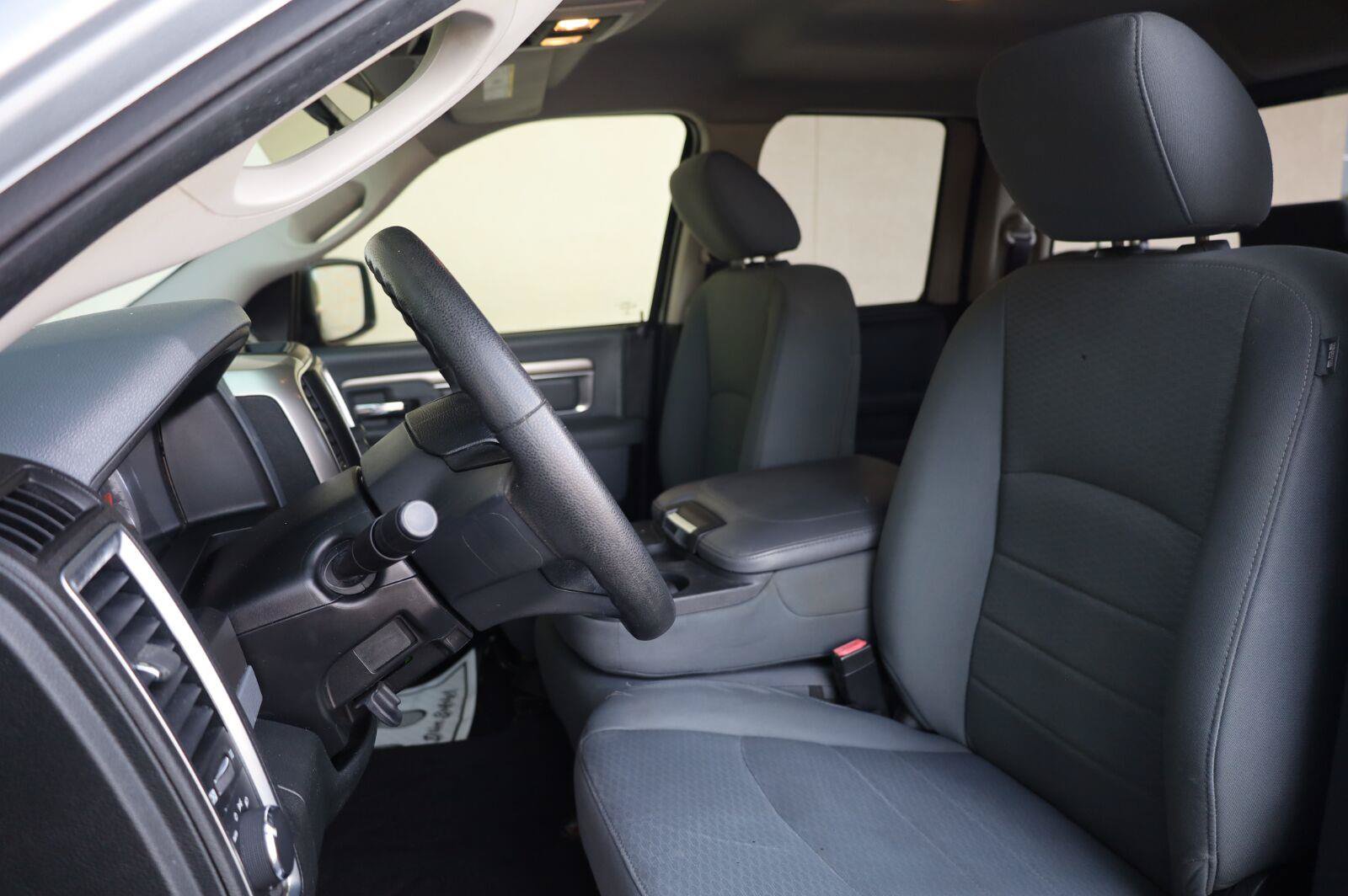 Used 2015 RAM 1500 Classic SLT RWD image 17