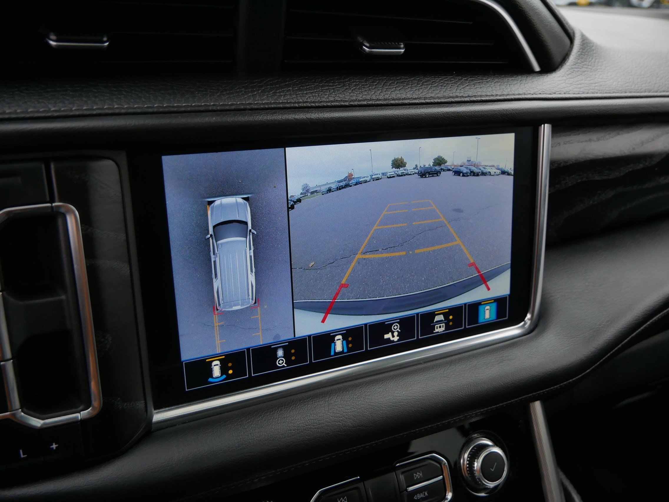 Used 2021 GMC Yukon Denali w/ Denali Premium Package image 36