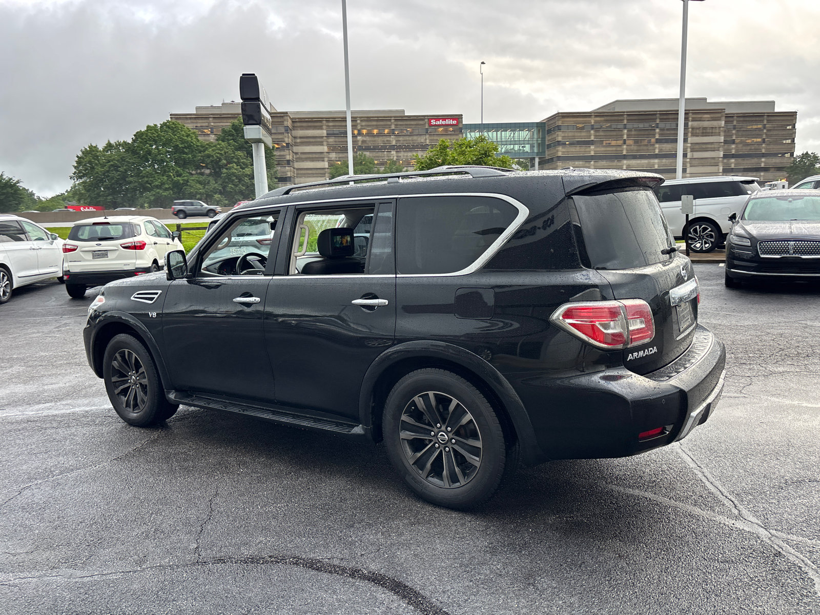 Used 2019 Nissan Armada Platinum w/ Captain's Chairs Package AWD/4WD image 5