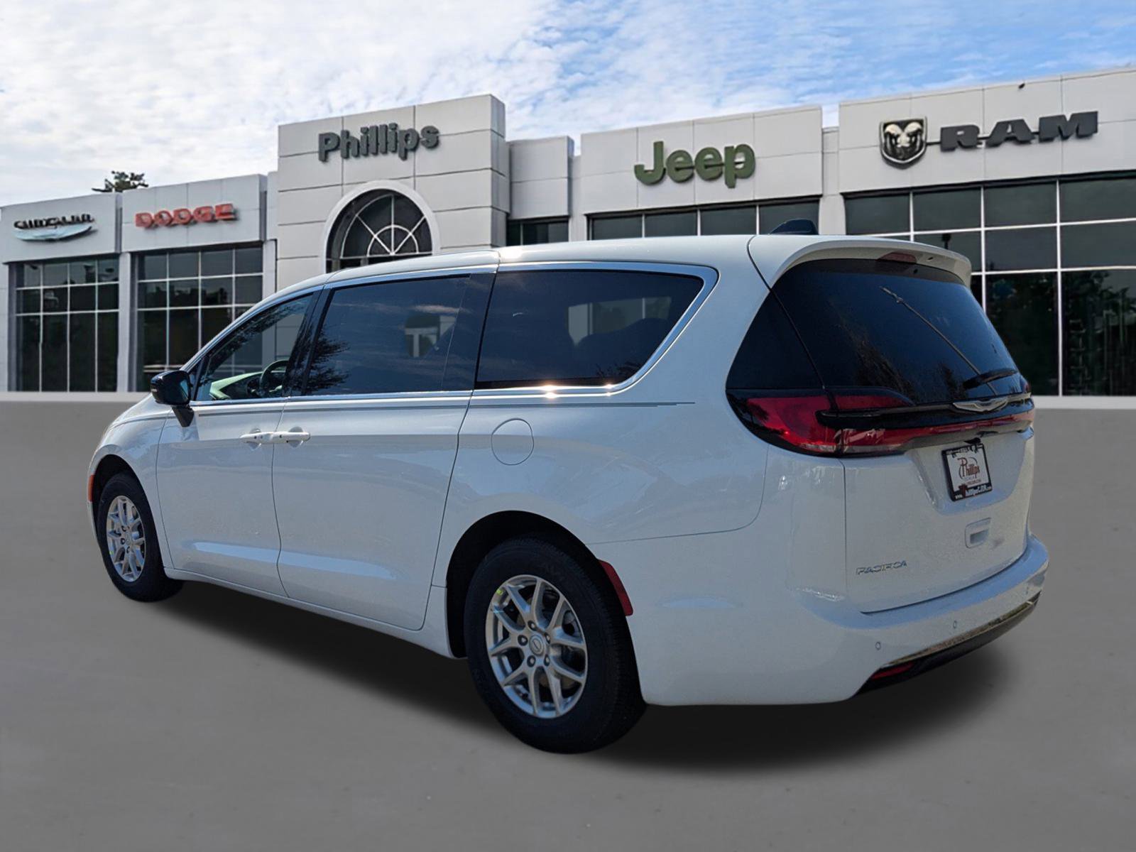 New 2026 Chrysler Pacifica Select image 5
