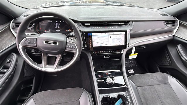 New 2026 Jeep Grand Cherokee Laredo image 2