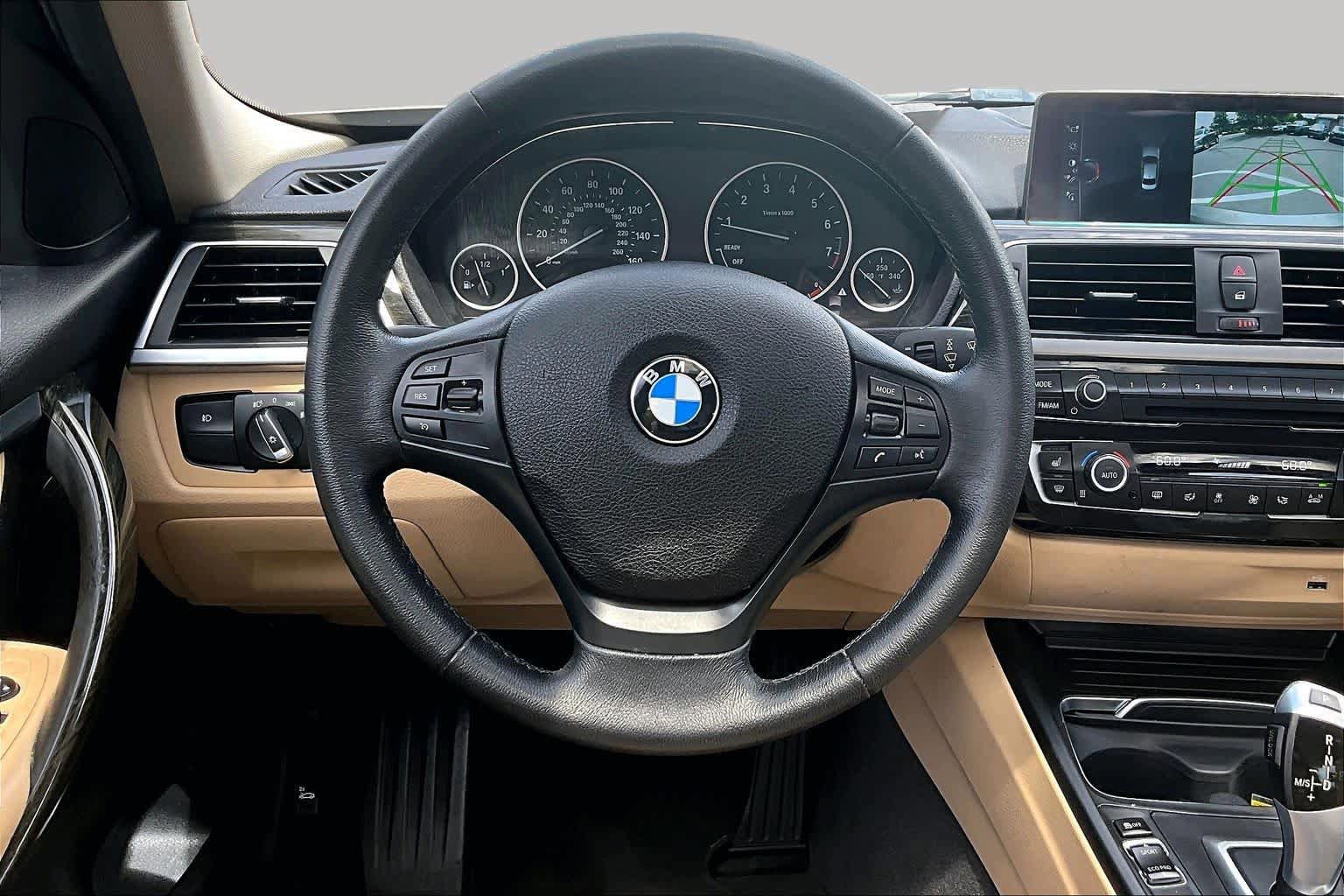 Used 2017 BMW 320i Sedan RWD image 6