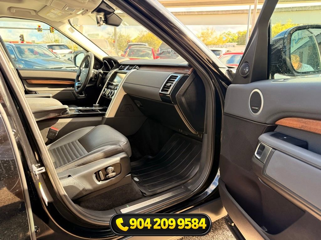 Used 2017 Land Rover Discovery HSE image 35