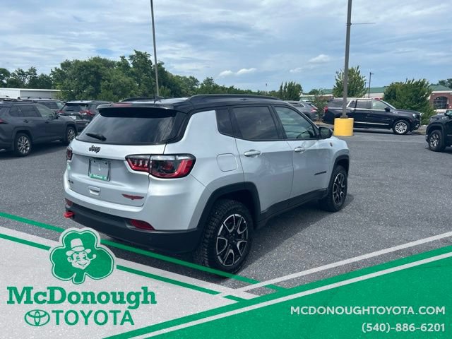 Used 2025 Jeep Compass Trailhawk AWD/4WD image 4